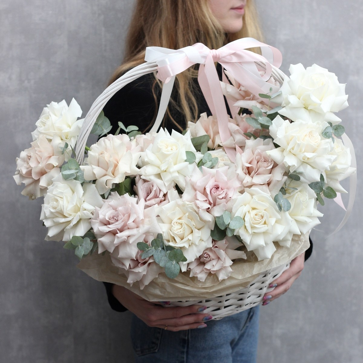 Французская роза в корзине 